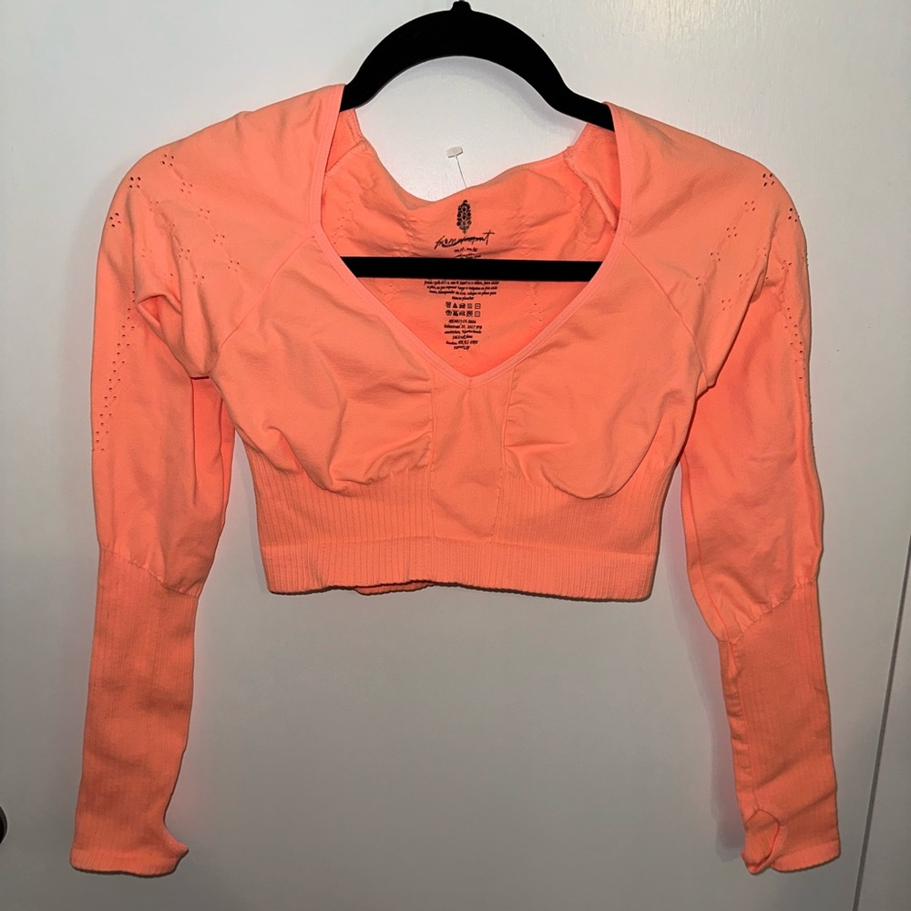 NWOT- Free People Movement “Good Karma” long sleeve crop top m/l.